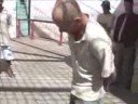 पादरी ने बाइबिल के साथ शूटिंग की 牧師拍攝的聖經 Пастор стрельбы с Библией راعي من اطلاق النار مع الكتاب المقدس