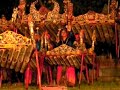 ジェゴグの公演は日本語を話されるスウェントラさんの説明で進みます。中盤になるとジェゴグについての話を聞かせてもらえますが、その歴史は息子さんへ引き継がれていくことになります。