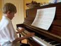 videos de Matthew Timpson playing 'Carefree Happiness' ABRSM
