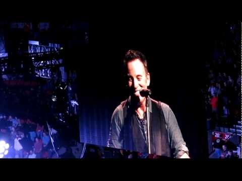 KleWdSide - Published Dec 1,2012 The song was picked by Steve after the fan spun the arrow and it landed on Steve's choice. Bruce said the sign alone got an applause. He...