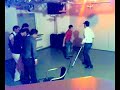 Bizim Artistler sakat bile oynar, halay cekerler.... Birinin ayagi, birinin elli kolu.... :) Artistler böyledir