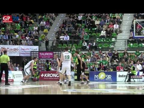 Play off: Zastal Zielona Góra - Energa Czarni Słupsk 97:92 Nie udało się Enerdze Czarnym pokonać Zastalu w pierwszym meczu fazy play off Tauron Basket Ligi. W decydującej akcji czwartej kwarty na sekundy przed końcem Burrell nie trafił decydującego rzutu. W dogrywce lepsi byli gospodarze.
Więcej o meczu:
http://