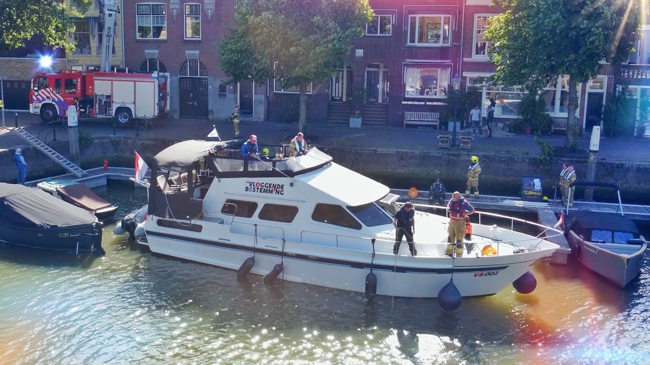 Vader Theo 'gewond' bij aanvaring in haven Dordrecht  