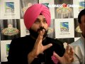 Anu Malik and Navjot Singh Sidhu singing Main Hoon Na on Entertainment Ke Liye Kuch Bhi Karega