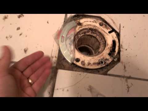 how to remove pvc toilet flange