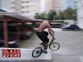 Feeble grind em mureta de 10cm