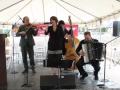 3 Leg Torso performs \"Clang clang clang went the Trolley\" 3 Leg Torso performs \"Clang clang clang went the Trolley\"