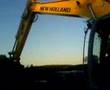 Stig leker seg i New Holland E215 gravmaskin