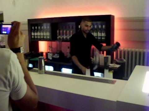 Flairbartender van Molotov Events.AVI