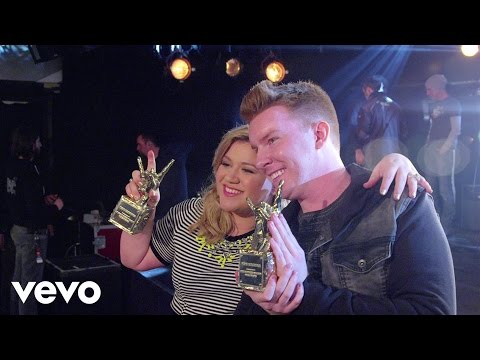 Kelly Clarkson – #VevoCertified, Pt. 1: Award Presentation
