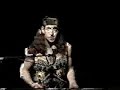 Drumming: SimonPhillips demonstrates practising rudiments