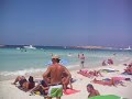 Otra panorámica de una de las increíbles playas de Formentera. El sol quema mucho, la arena blanca y el agua es cálida y cristalina.