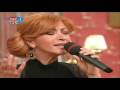 BENİM OLSAN SENİ BİR GÜL GİBİ KOKLAR SARARIM
Makâm : Râst
Usûl : Değişmeli (Nim Sofyân - Sofyân)
Güftekâr - Bestekâr : Sâdettin Kaynak

Benim olsan seni bir gül gibi koklar sararım
Âh âh yasemen saçlarını her gece okşar tararım
Geleceksin diye her gün seni özler ararım
Âh âh yasemen saçlarını her gece okşar tararım

TÂHİRLE ZÜHRE MESELESİ
Şâir : Nazım Hikmet Ran

Tâhir olmak da ayıp değil Zühre olmak da
hatta sevda yüzünden ölmek de ayıp değil,
bütün iş Tâhir'le Zühre olabilmekte
yâni yürekte

Mesela bir barikatta dövüşürken
mesela Kuzey Kutbu'nu keşfe giderken
mesela denerken damarlarında bir serumu
ölmek ayıp olur mu?

Tâhir olmak da ayıp değil Zühre olmak da
hatta sevda yüzünden ölmek de ayıp değil

Seversin dünyayı doludizgin
ama o bunun farkında değildir
ayrılmak istemezsin dünyadan
ama o senden ayrılacak

Yâni sen elmayı seviyorsun diye
elmanın da seni sevmesi şart mı?
Yâni Tâhir'i Zühre sevmeseydi artık
yahut hiç sevmeseydi
Tâhir ne kaybederdi Tâhirliğinden?

Tâhir olmak da ayıp değil Zühre olmak da
hatta sevda yüzünden ölmek de ayıp değil...