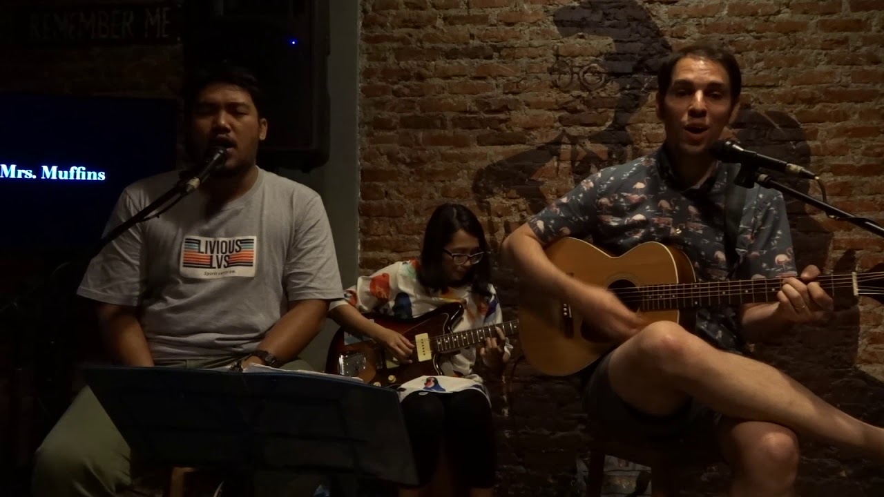 Mr. & Mrs. Muffins feat Rendy "Beranda Rumah" - Dream Of You