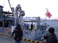 [20091220]海自x掃海艇つのしまx国旗降納、敬礼