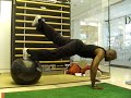 www.fitness-first.de/ Elite Personaltrainer/Wellness Ball 2