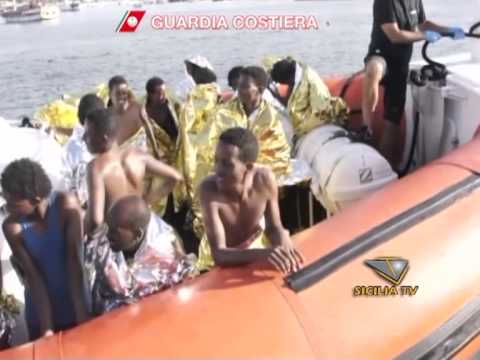 Lampedusa. All'appello mancherebbero oltre 200 profughi. Le condizioni del mare non consentono di proseguire con le ricerche.