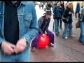 Tobi Wahn ist 30 geworden und mußte Fegen. -Video 1-