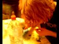 jackass: un mec ki bouffe de la salade pourri