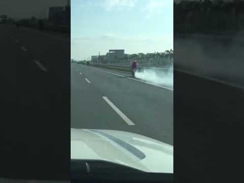 Video: Ninja Lead Bắc Ninh phóng điên cuồng trên cao tốc