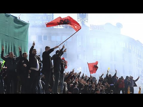 Albanien: Krawalle vor dem Parlament in Tirana - mindestens 6 Verletzte