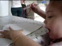 Esther escrevendo na peixaria