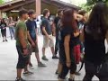 le mie amiche che salutano all'inizio ^^ 
igor che si spara fuori i polmoni ^^
grandi axe grinder