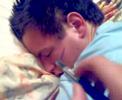 Neste vídeo vão ver o Lucas a dormir pai a meia noite depois de ter bebido uns copos.. azar para ele deixou a porta do quarto aberta xD