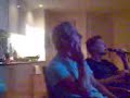 Pippo & Fouke singing \"Maak Me Gek\"