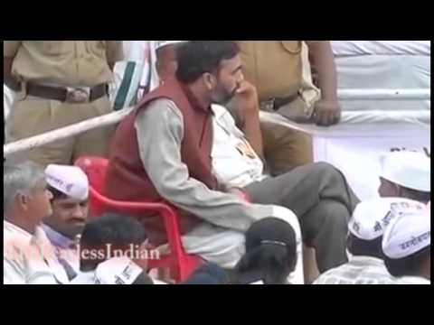 Anna and Gen VK Singh giving left and right to AAPtards !!