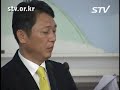 강만수 장관, 부총리 만들기 프로젝트 가동민주당 최재성 대변인은 강만수 장관 부총리 만들기 프로젝트라는 기획재정부 내부 문건이 모 경제신문의 인터넷 사이트가 어제 보도가 됐었다 가 오늘 사라졌다고 말했다.최 대변인은 보도된 내용에 따르면 최근 부총리 제 부활 논의가 야당 차원에서도 이뤄지는 상황을 감안해 부총리 제에 걸맞은 조직 모습과 장관의 역할을 부각할 필요가 있다.고 되어 있고, 특히 재정부는 올 초부터 강 장관 이미지 관리 전담부서를 두고 이 프로젝트가 실제 가동되고 있었다고 보도 됐으며, 제목도 장관님 PI 관리를 통한 대외 이미지 제고 방안이라고 되어있었다고 설명했다.최대변인은 문건 내용은 일정 별로 세부적인 내용이 게재되었다고 말하고, 지금 경제가 망하느냐 흥하느냐 하는 상황에서 온 국민이 가슴을 졸이고 있고, 경제위기 타개책에 골몰하고 있는 상황에 이런 어처구니 없는 일이 벌어졌다면서, 이것이 사실이라면 관련자를 문책하고 강만수 장관은 즉시 사퇴해야 한다면서 하루빨리 진상을 조사해야 한다고 목소리를 높였다.【임창용 news@stv.or.kr】
