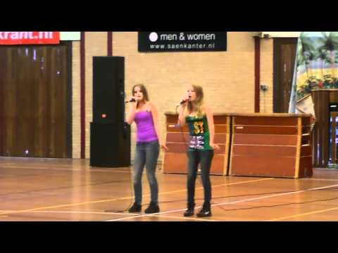 Lisa Swart en Naomi van Haperen: Amy Winehous cover Valerie