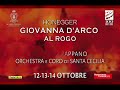 orchestra e coro dell'accademia nazionale di santa cecilia
coro voci bianche di roma
antonio pappano direttore
keith warner regia 
es devlin scene e costumi
ben ormerod lighting designer
lorna heavey video art e design
romane bohringer voce recitante
tch�ky karyo voce recitante
manuel durand voce recitante
susan gritton soprano
isabelle cals soprano
maria radner mezzosoprano
donald litaker tenore
jean-vincent blot basso
carlo maria zanetti voce bianca

honegger jeanne d'arc au b�cher
oratorio drammatico per soli, coro e orchestra 

magnifico affresco musicale pervaso di un misticismo senza tempo, la jeanne d'arc au b�cher di arthur honegger � un unicum nella storia della musica. persuaso che l'opera lirica non avesse futuro, il compositore svizzero era fortemente convinto che il teatro musicale dovesse tener conto delle nuove forme d'arte e delle nuove tecnologie che stavano trasformando il mondo nel corso della prima met� del '900, prima fra tutte il cinema. se infatti vi si ritrovano mescolati l'oratorio di tipo bachiano o schumanniano e il declamato del teatro, questo oratorio drammatico in un prologo e undici scene � strutturato come un film: la narrazione lineare viene continuamente interrotta da veri e propri flashback, introdotti con la stessa tecnica della dissolvenza. l'intrecciarsi vario e spesso convulso di canto e recitazione contribuisce ad accentuare la forza tragica del soggetto; spezzoni parlati, melologhi, declamati a tempo, canto vero e proprio si susseguono creando un'alternanza di toni e sentimenti di straordinaria efficacia drammatica. fu la danzatrice e direttrice artistica ida rubinstein, suggestionata dalla visione del film di dreyer la passione di giovanna d'arco, capolavoro dell'epoca del muto, a commissionare ad honegger e al poeta paul claudel un lavoro ispirato agli atti di uno dei processi pi� celebri della storia. testo e musica risentono di quella sensibilit� profondamente cattolica di certa cultura francese tra le due guerre mondiali, ma - come dice il regista keith warner, che per l'inaugurazione della stagione sinfonica 2008-09 curer� della jeanne d'arc l'allestimento in forma semi-scenica - 