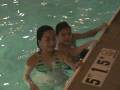 videos de Tristan swims with mommy