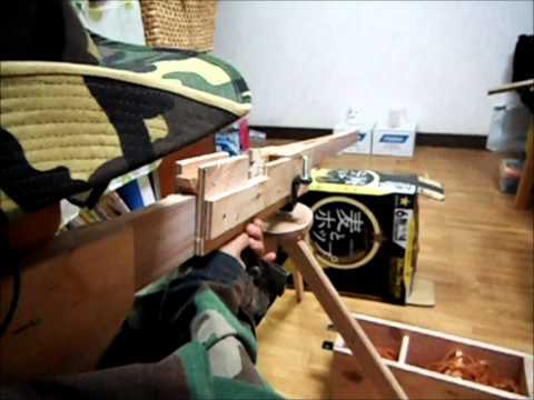 ゴム鉄砲 - KEROKERO火器商会様の2012・0821式短機関銃をベースに、各部の強度アップしたら重機関銃になってしまった、と云う展開。