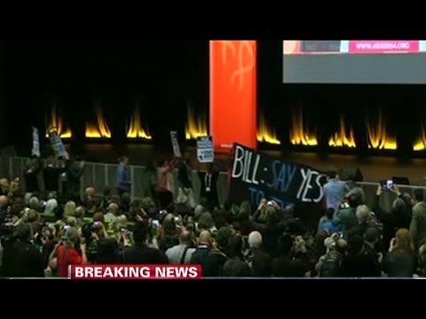 Protesters interrupt Bill Clinton speech