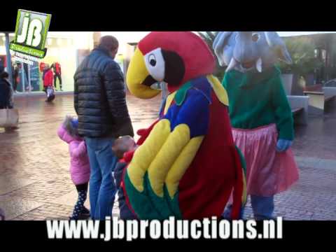 Video van Papegaai en Olifant met hun Verzorger | Attractiepret.nl