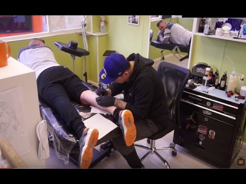 Anti-Wenger Arsenal Fan Gets Tattoo Of Gunners’ Boss On Leg After Losing Bet (Video)