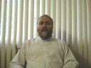 'adam et hawwa' ont v�cu une longue p�riode au paradis, apr�s quoi allah les a faits descendre sur terre.

allah a donn� � 'adam et hawwa' beaucoup d'enfants. ils �taient tous musulmans, il n'y avait aucun m�cr�ant parmi eux.

allah a fait de notre ma�tre 'adam un proph�te-messager pour sa descendance et pour sa femme, pour leur apprendre � adorer allah ta^ala uniquement et � ne rien lui associer.

notre ma�tre 'adam a enseign� � sa descendance la petite ablution et la pri�re. il leur enseignait d'�tre sinc�re dans leurs relations et de ne pas tromper les autres. il leur enseignait l'honn�tet� et de ne pas trahir. et il leur enseignait la sinc�rit� dans l'adoration, qui est d'accomplir les actes d'ob�issance � allah par recherche de la r�compense de allah et pour suivre ses ordres.

notre ma�tre 'adam ^alayhi s-salam parlait toutes les langues et il �tait �loquent. il communiquait avec ses enfants avec des paroles claires et non par gestes. il connaissait les noms de toutes les choses comme le nom du ciel, de la terre, de la mer, de l'air.

allah ta^ala dit :

 (wa ^allama 'adama l-'asma'a koullaha) ce qui signifie : � et il a appris � 'adam tous les noms de toute chose �.

allah a appris � notre ma�tre 'adam ^alayhi s-salam les moyens de subsistance, tels que l'agriculture, la confection de v�tements et la fabrication de la monnaie d'or et d'argent. il lui a appris comment fabriquer les outils agricoles, comme la pelle et la faucille. il lui a appris comment cultiver les c�r�ales, les l�gumes et les fruits et comment r�colter. il lui a appris �galement comment faire le pain � partir du bl�, et il le faisait d'une tr�s bonne mani�re.

notre ma�tre 'adam ^alayhi s-salam a appris comment b�tir. il b�tissait les maisons et les habitations et il leur fabriquait des portes et des toits. notre ma�tre 'adam est le premier � avoir construit al-ka^bah � la mecque. et c'est � son �poque qu'a �t� construite la mosqu�e al-'aqsa en palestine