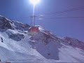 le t�l�ph�rique de l'aiguille rouge aux arcs 2000 � �t� construit par les suisses en 1981.capacit�e 71 places .vitesse 10m/s.d�nivel� 600 metres .gare d'arriv�e 3226 metres .2 cables porteurs par cabine de 45 mm .c'est une pur merveille de technologie