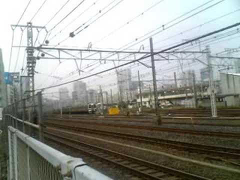 京浜東北線と山手線（品川駅付近）
