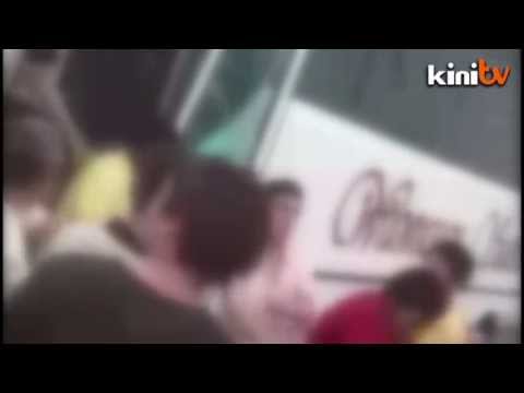 voter - This video allegedly shows a mob blocking a bus in Port Klang. believing it was carrying phantom voters on election day.The men at Pandamaran are seen violen...