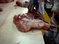 Desosser une fesse de porc