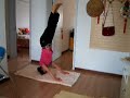 yoga-headstand (Mukta Hasta Sirsasana)
