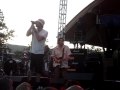 Bekijk muziek clip van Gin Blossoms met Dead Or Alive On the 405