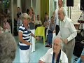 Oudere overgebleven Rebel Rockers bij de Ouderen