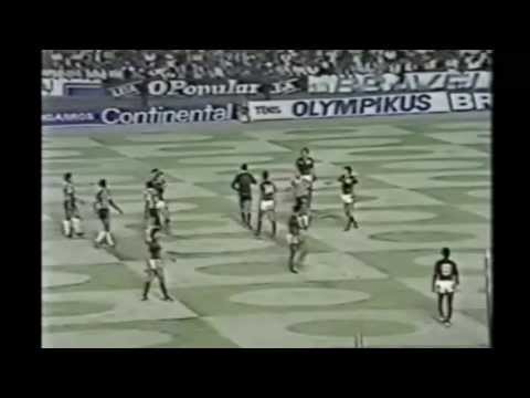 mostra - O jogo completo: https://www.youtube.com/watch?v=fE7ySCKdnMA Na ocasião Atlético-MG e Flamengo estavam empatados na fase de grupos da Libertadores da América...