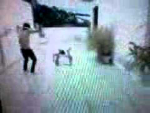 Deslisando no PISO molhado fooooda kkkk - RafaelReiberg Meninas do orkut nao sou fake ¬¬