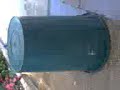 Emily in der Tonne