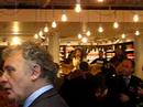 www.belleplus.com - belle perez tijdens opening van winkel, rumoerig publiek, rumoerige video.